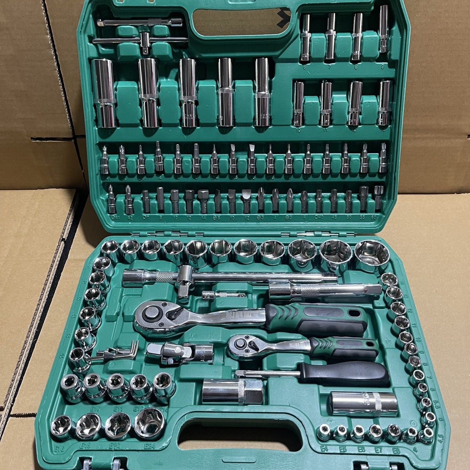 Professional 150-Piece Socket Wrench Set with Toolbox