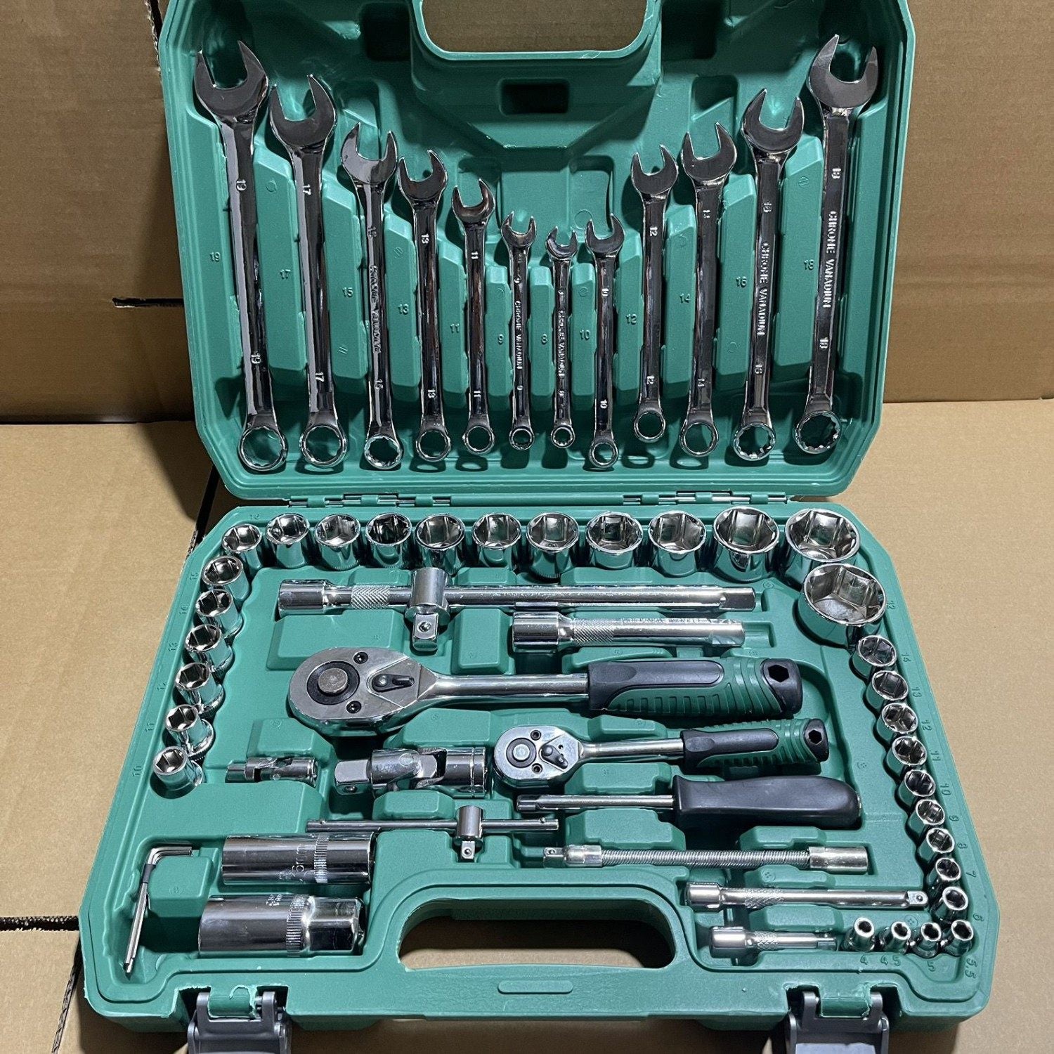 Professional 150-Piece Socket Wrench Set with Toolbox